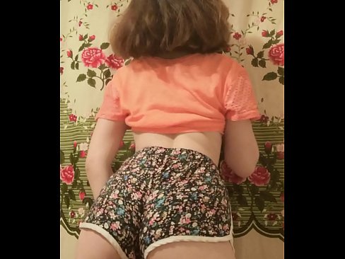 ❤️ Leanbh óg sexy ag baint dá shorts ar cheamara Físeán porn  ag ga.elitemangas.top