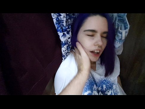 ❤️ Aimsíodh mo SIS sa closet agus chabhraigh sí cum Físeán porn  ag ga.elitemangas.top